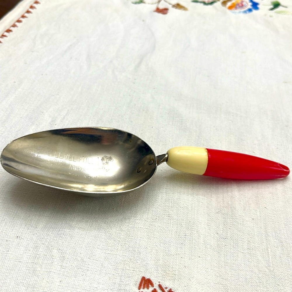 Androck level full 1/4 cup vintage scoop